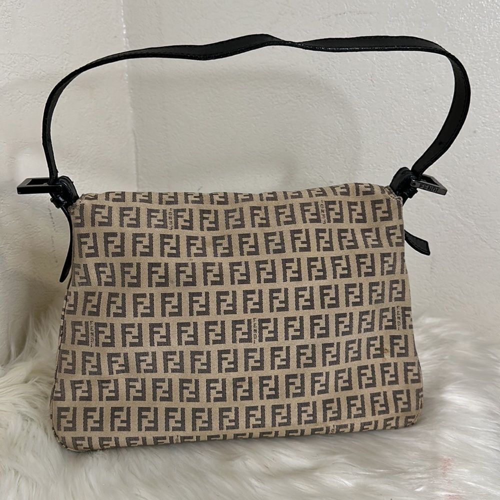 💯Authentic Fendi Shoulder Bag🍀 - Picture 7 of 17